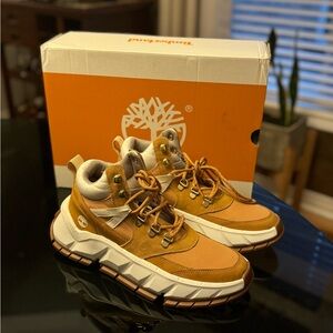 Timberland Hiking / Running Shoes Size Women’s  9
